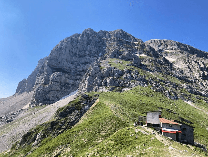 Astraka Hut image 1