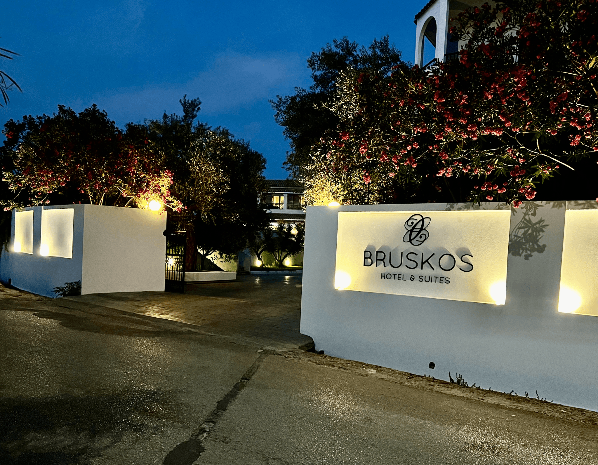 Bruskos Hotel &Suites image 1