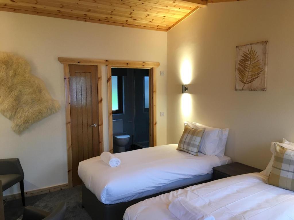  Rowardennan Hotel image 2