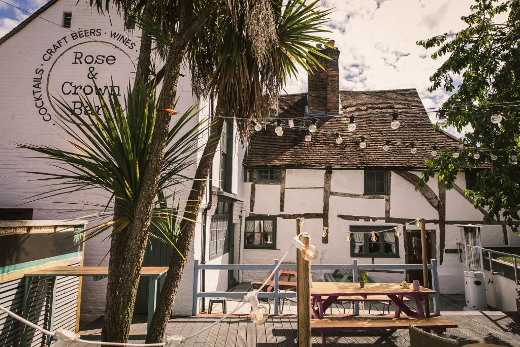 The Rose & Crown image 2