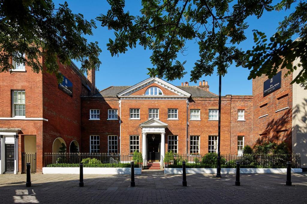 Sir Christopher Wren Hotel image 1
