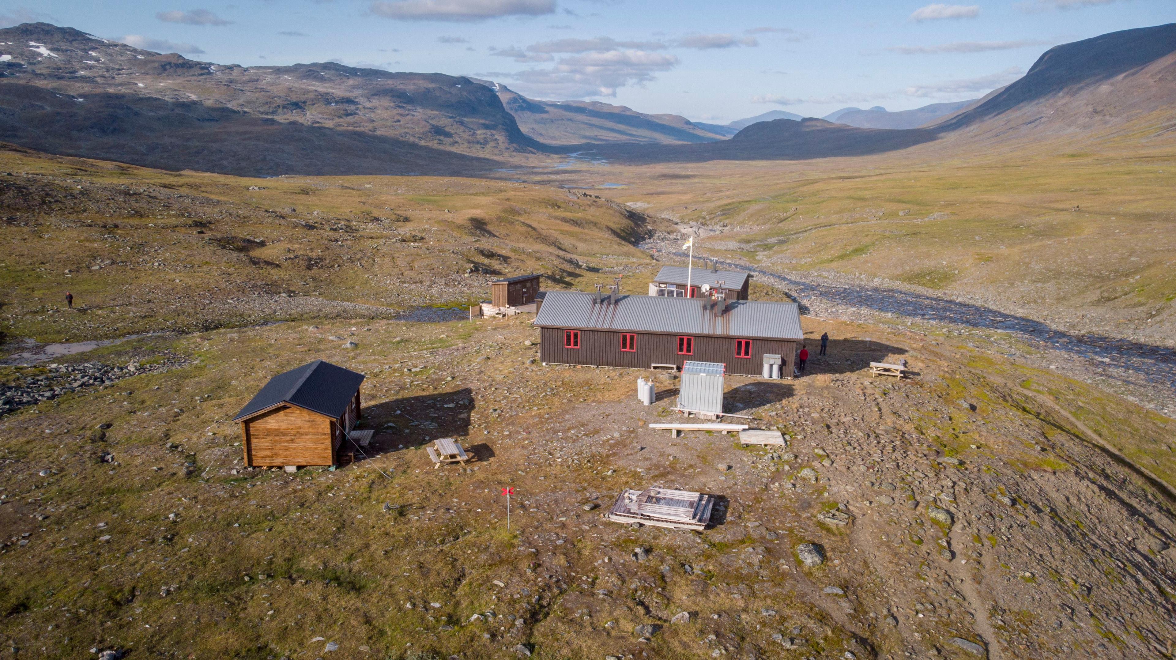 Tjäktja Hut image 1