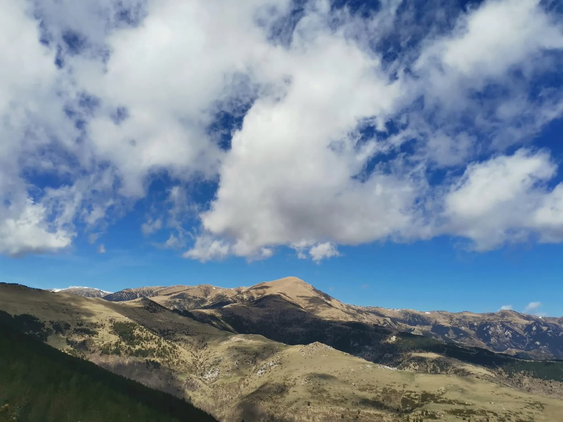 expansive views from mollo to setcases