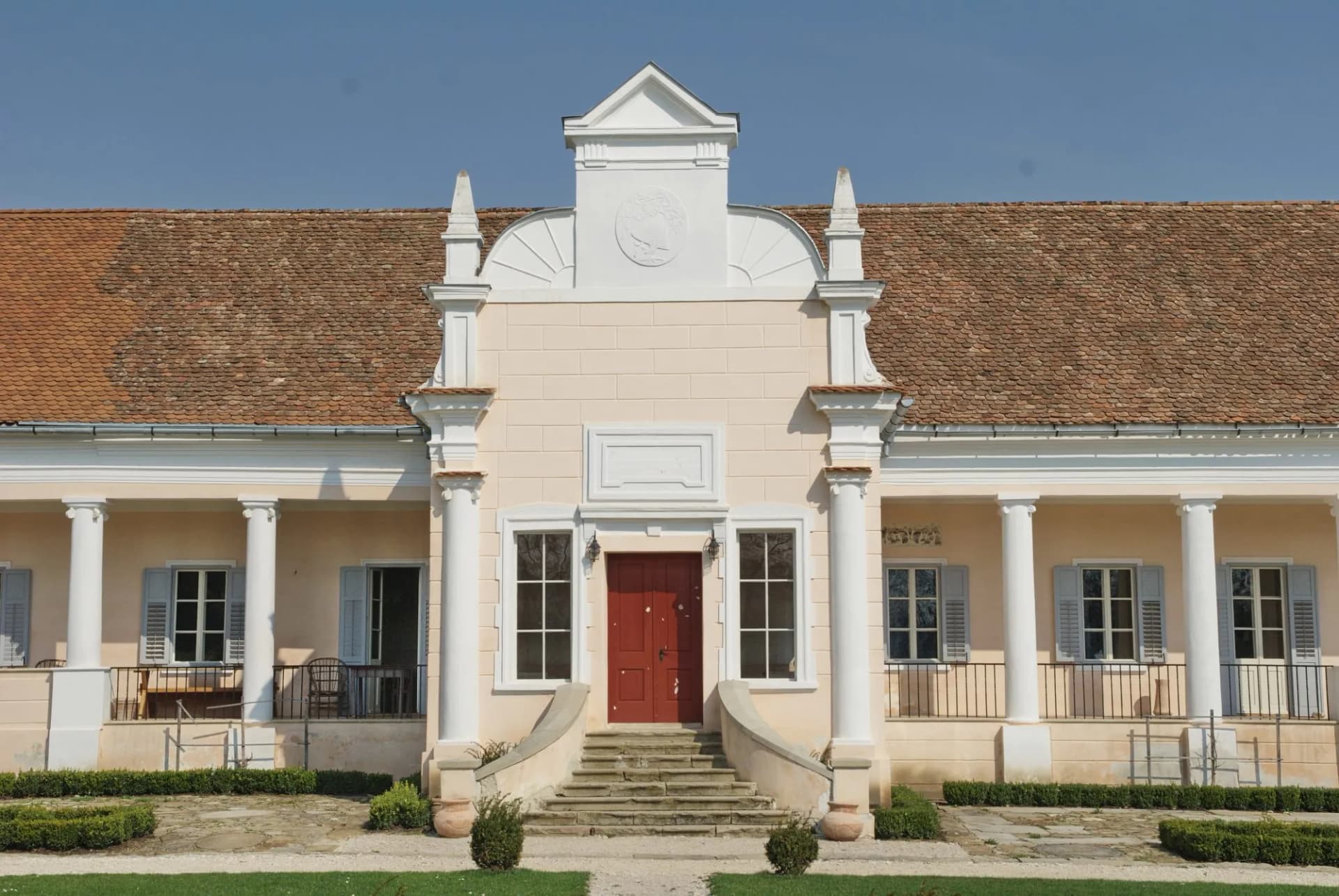 Ingresso al palazzo Apafi, Maranclav, Transilvania