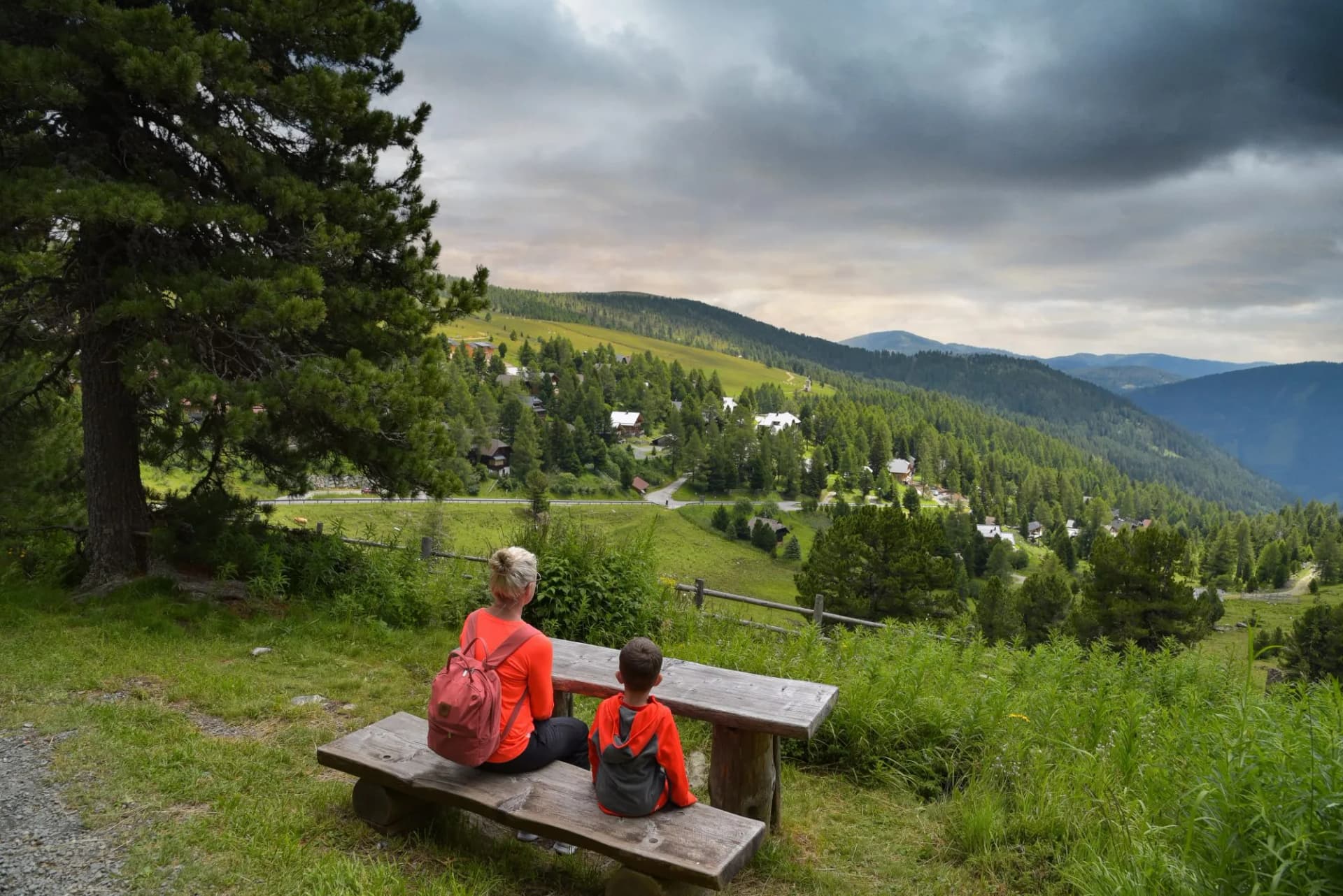 Wanderung mit Blick auf Falkert mit Nockbergen