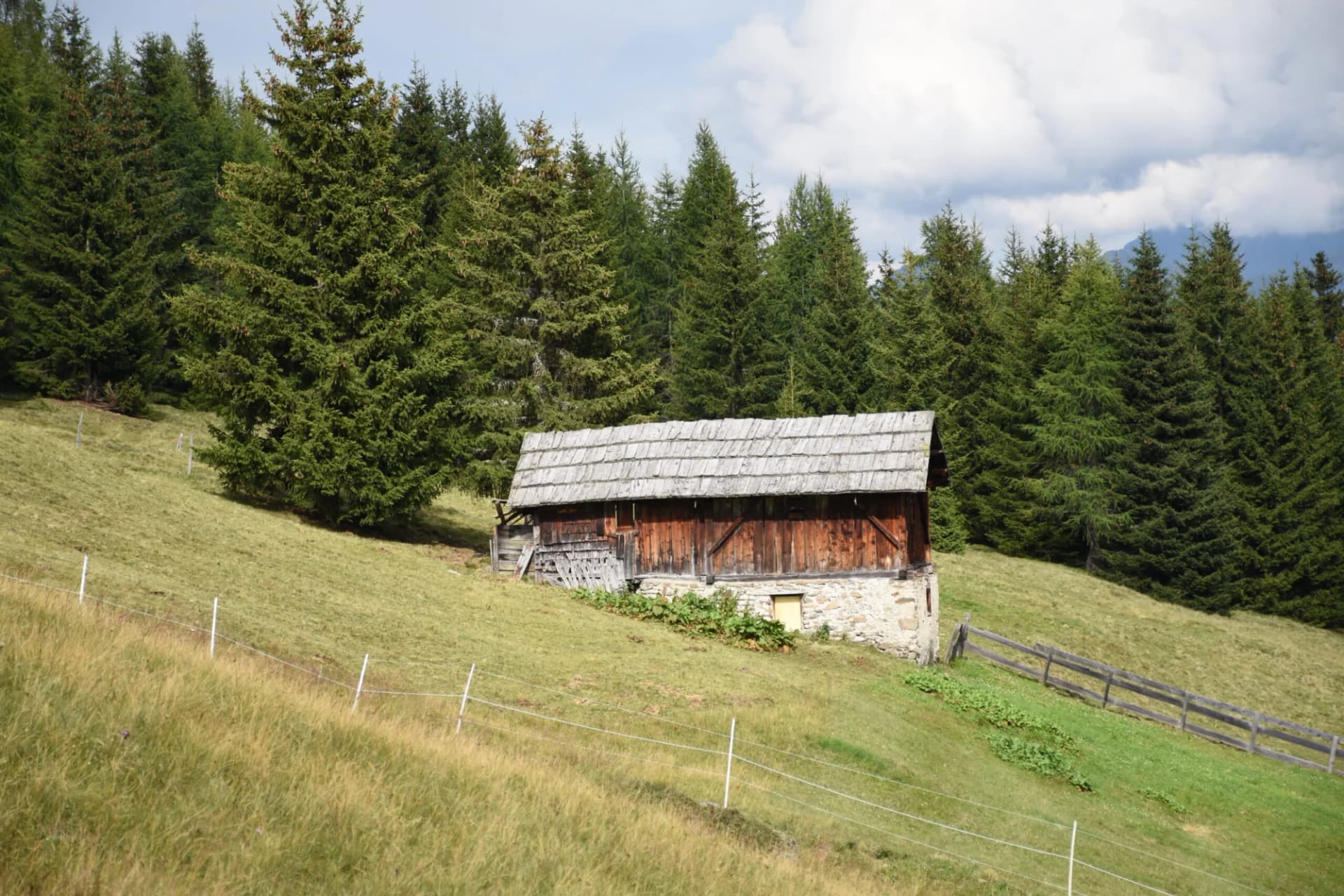 Mölltal, Marterle, Oberkärnten, Lienzer Dolomiten, Kreuzeckgruppe, Kreuzeck, Alm, Stadel, Straße, Wolken, Sommer